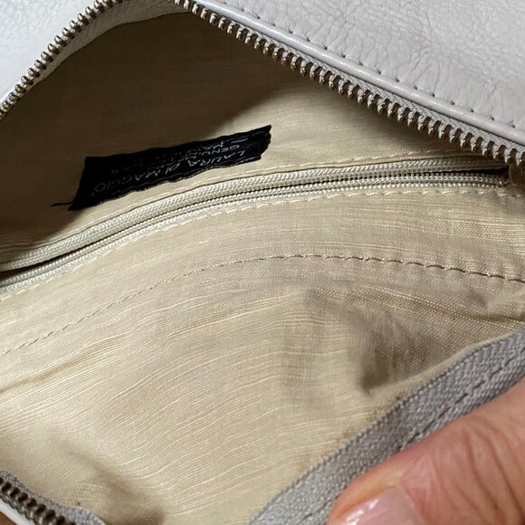 Petit sac en cuir gris pâle/taupe avec bandoulière et dragonne - Picture 4 of 5